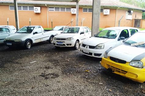Leilão em Maringá tem sucatas de veículos com lances iniciais.